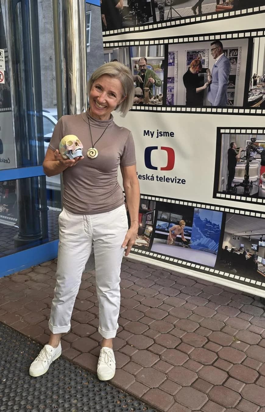 Andrea Dunová před Českou televizí